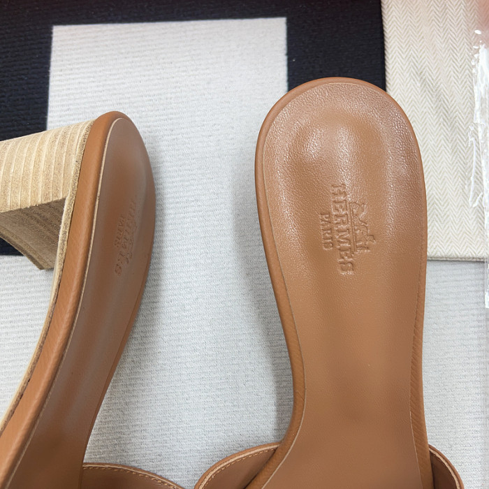her slides 2306095