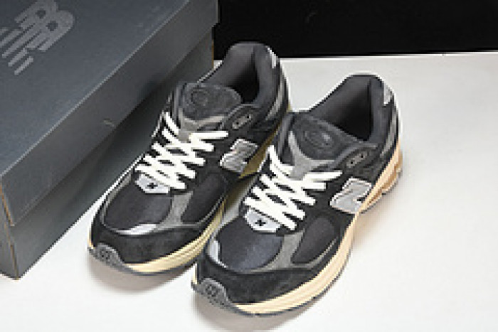 new Ba1an*e 2002r black dark grey m2002rho